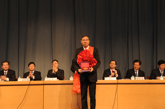 新和成在县经济工作会议上获多项荣誉.JPG